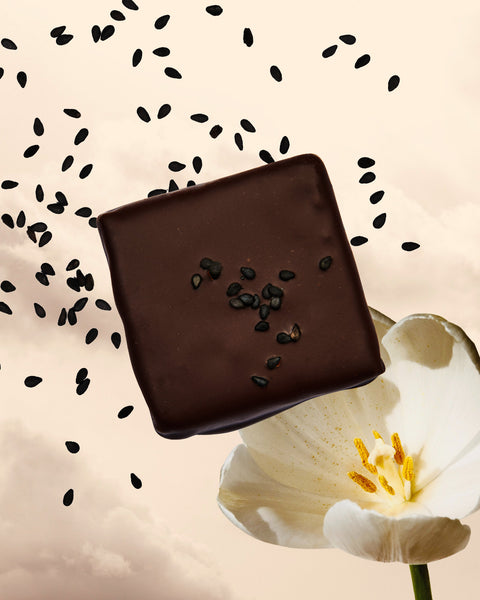 Sezamų pastos šokoladas Black Tahini & Chai 20 g