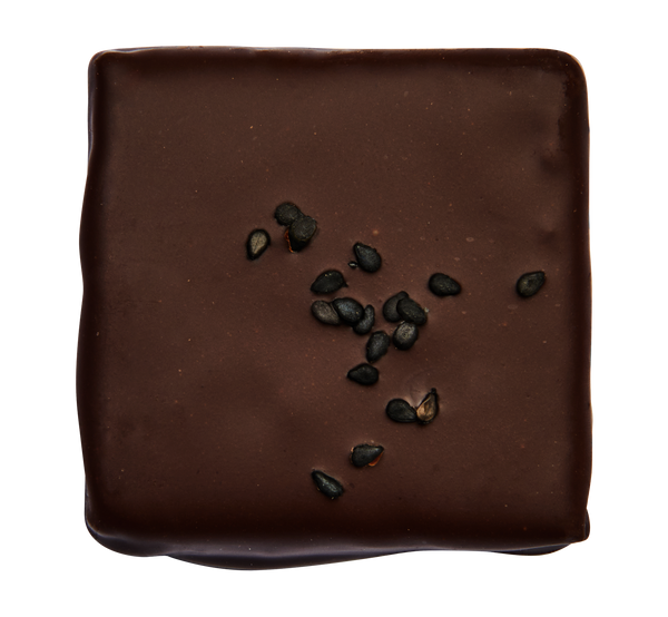 Sezamų pastos šokoladas Black Tahini & Chai (dėžutė 4x20 g)